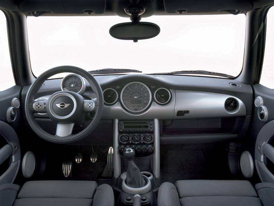  Mini Cooper S with JCW GP Kit 2006 года  (фото 5 из 22)